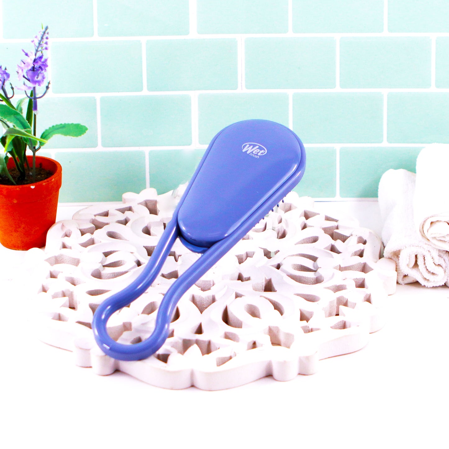 Wet Brush Antimicrobial Hair Detangler Brush in Lavender for Gentle and Effective Hair Detangling