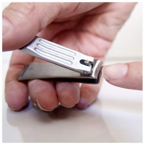 Close-up of Seki Edge SS-106 nail clipper with ergonomic grip for precise trimming, ideal for personal care. Seki Edge SS-106 buy online.