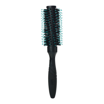 Wet Brush Pro blowout brush with ergonomic handle for achieving smooth and voluminous hairstyles